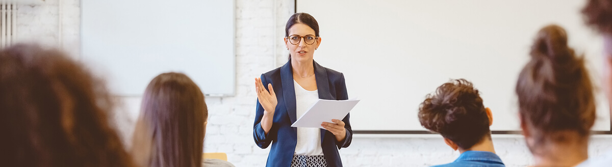 Trainer presenting to a group