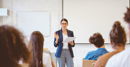 Trainer presenting to a group