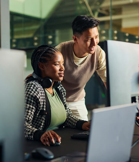 Colleagues reviewing an issue on a computer screen